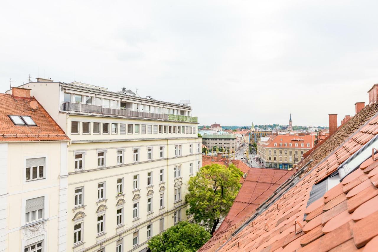 Grosse Dachgeschosswohnung Im Herzen Von Γκρατς Εξωτερικό φωτογραφία