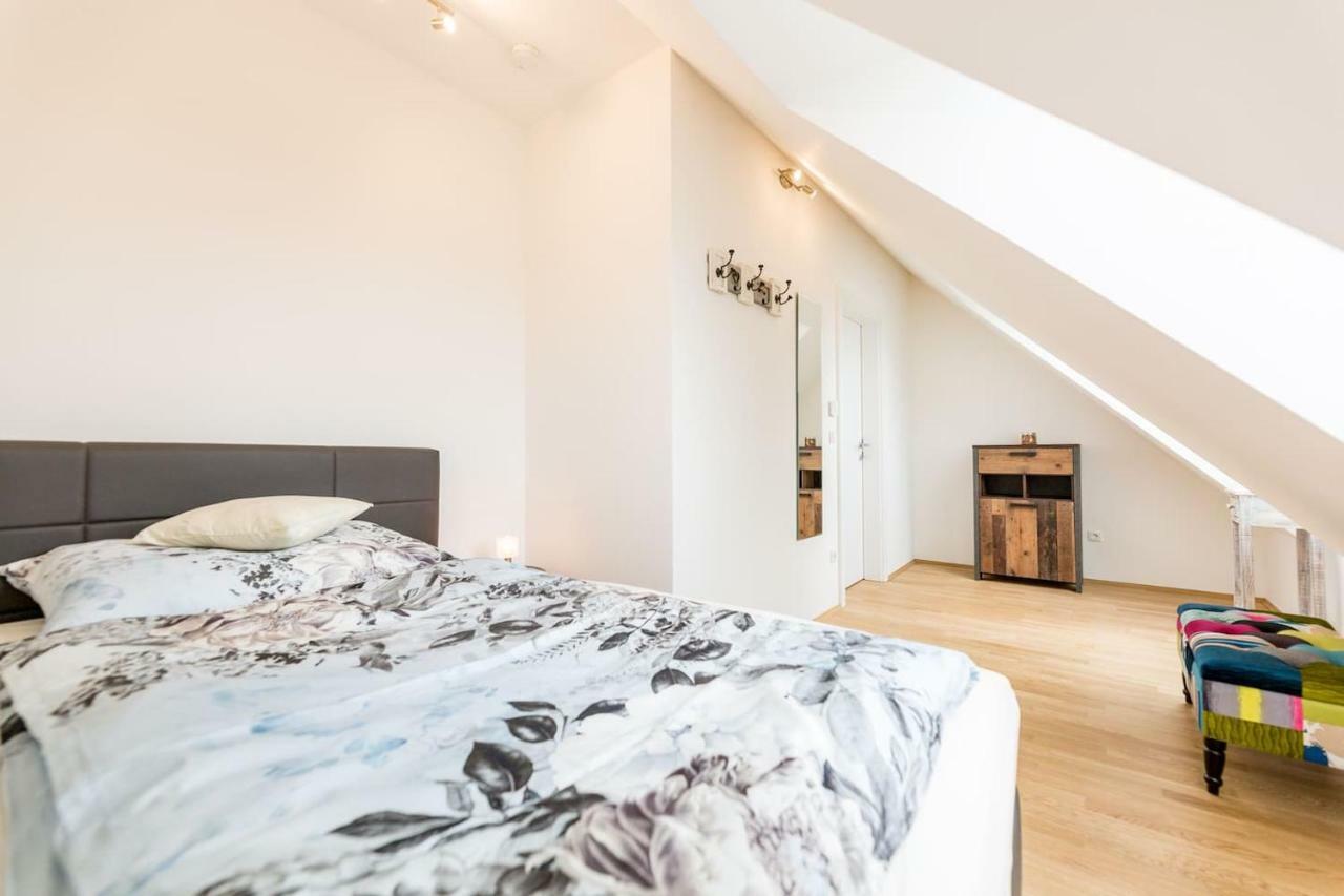 Grosse Dachgeschosswohnung Im Herzen Von Γκρατς Εξωτερικό φωτογραφία